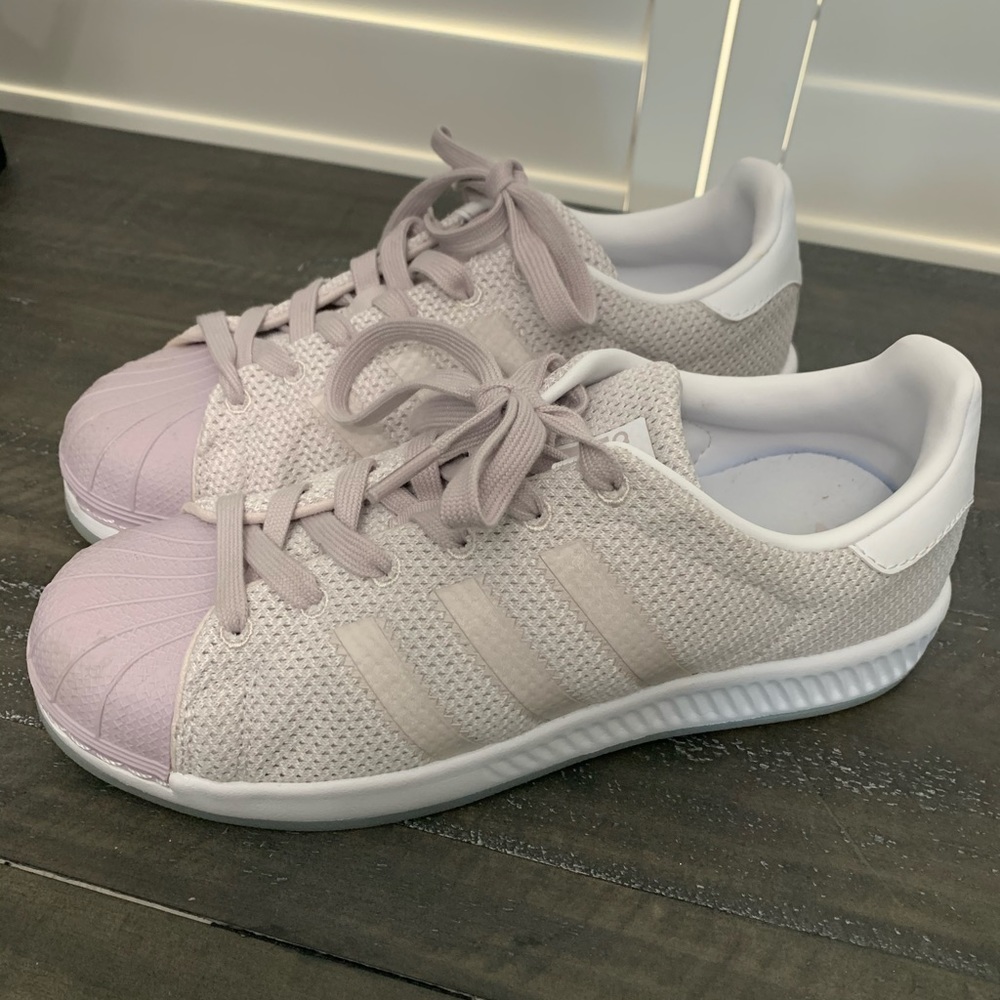 Adidas bounce sneakers
